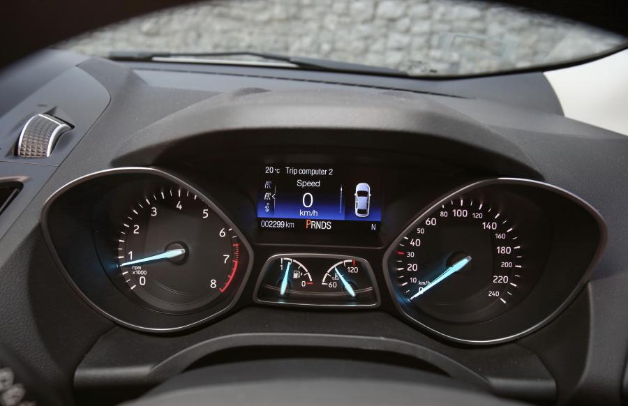 Панель приборов Ford Escape Titanium 2016 года  (AU) (фото 3 из 40)